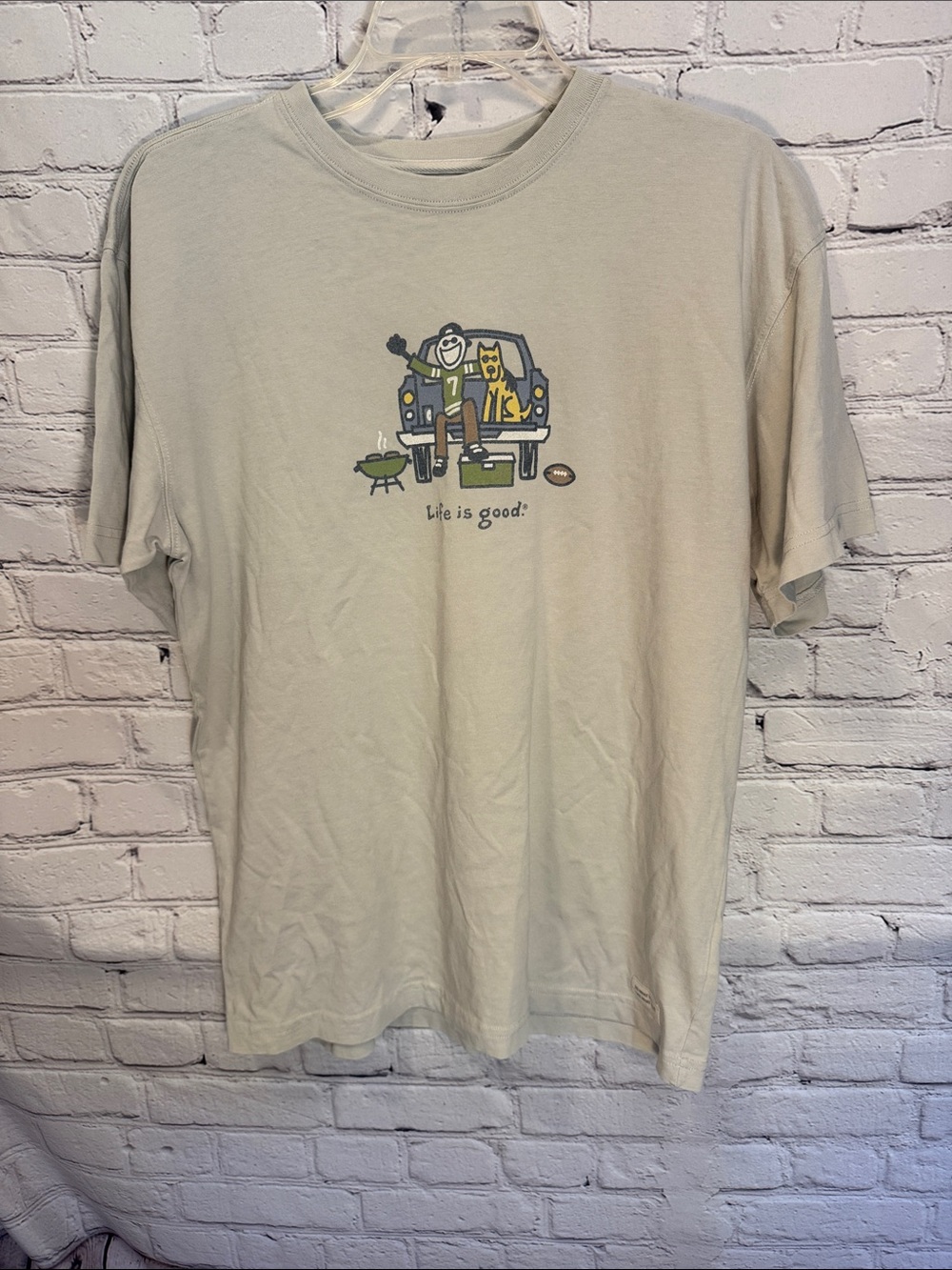 Life Is Good Men's Medium Short-Sleeve Graphic Tee - Light Tan with Green Accent